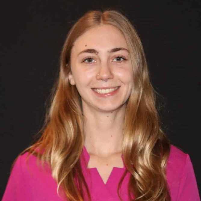 Carlie Headshot